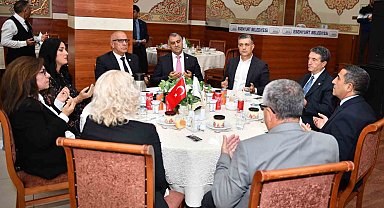 Esenyurt Belediye Başkanı Deniz Bozkurt, muhtarlarla bir araya geldi