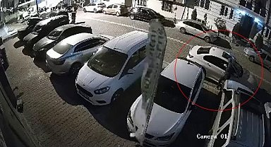 Esenyurt'ta birkaç dakika içinde lüks araçtan gösterge panelini çaldı