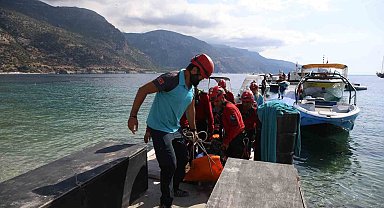 Fethiye'de kayalıklara düşen İngiliz paraşüt pilotu öldü
