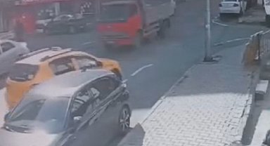 Gaziosmanpaşa'da hafriyat kamyonu 4 aracı çarptı: 1'i ağır 2 kişi yaralı