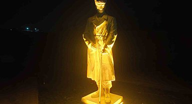 Gölbaşı Güney Giriş Parkı'na Atatürk heykeli yerleştirildi