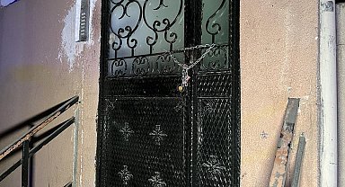 Güngören'de çöken binanın yanında zarar gören binalar mühürlendi