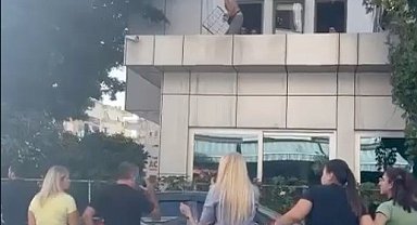 Hastanenin asma katında polise zor anlar yaşattı