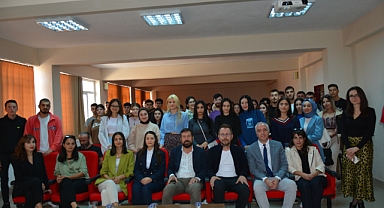 İlk Ders Ömür AKKOR tarafından verildi