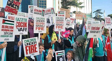 İsrail Konsolosluğu önüne oyuncak bıraktılar