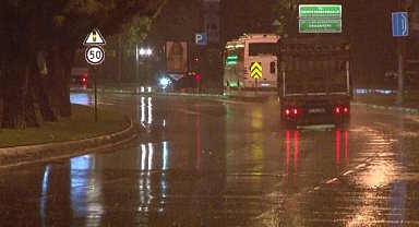 İstanbul Anadolu Yakası'nda sağanak yağış etkili oluyor