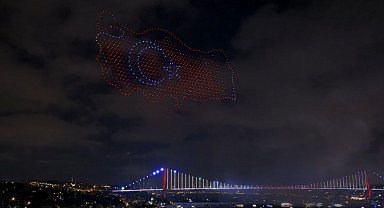 İstanbul Boğazı'nda ışık, havai fişek ve dron gösterisi yapıldı
