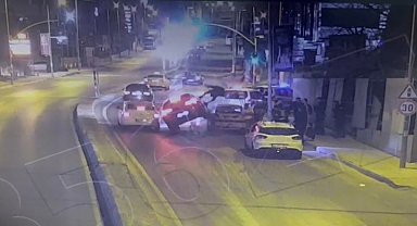 İstanbul'da ilginç kaza kamerada: Çarptığı bekçi takla atıp tavana düştü
