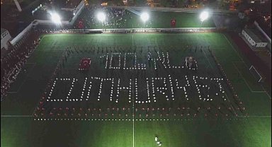 İzmir'de 1923 kişiden 100. yıla özel Cumhuriyet Zeybeği