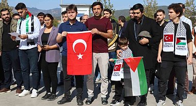 İzmir'de cuma namazı çıkışı Gazze'ye destek açıklaması