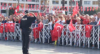 İzmir'de Cumhuriyet'in 100. yıl coşkusu
