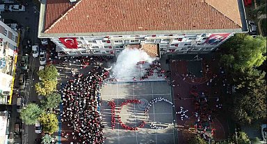 İzmir'de öğrencilerden unutulmaz 100. yıl koreografisi