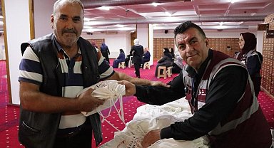 İzmit Belediyesi, umreye gidecek vatandaşları hediyelerle uğurladı