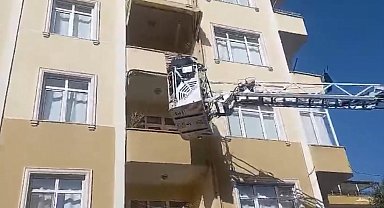 Kapıyı açmayınca balkondan girdiler, cesetle karşılaştılar