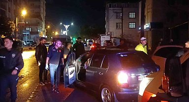 Kayan otomobil başka otomobile çarptı: 3 yaralı