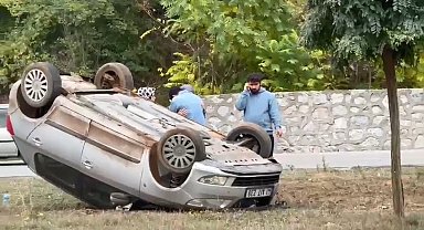Kontrolden çıkan araç takla attı, genç çift hafif yaralandı