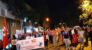 Köyceğiz'de Cumhuriyet'in 100. yıl kutlamaları fener alayı ile taçlandı