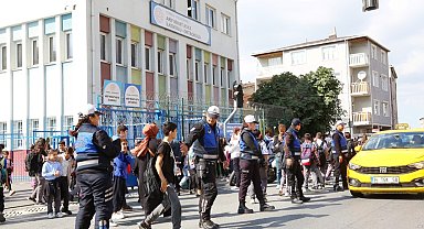 Küçükçekmece zabıtasından okul önlerinde denetim