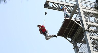 Küçükçekmece'deki macera parkları ziyaretçi akınına uğradı