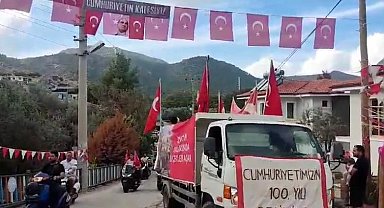 Marmaris'in Bayrak dedesi Selimiye Mahallesi'ne Atatürk büstü hediye etti