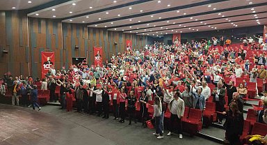 Merkezefendi Kent Tiyatrosu ve Orkestrası ayakta alkışlandı