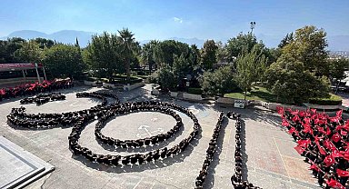 Öğretmenlerden 100. yıla özel koreografi