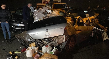Ortalık Savaş Alanına Döndü: 26 Araç Kazaya Karıştı, 13 Kişi Yaralandı
