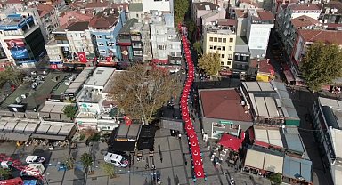 Pendik'te 100 metrelik Türk bayrağı ile Cumhuriyet kutlaması
