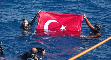 Şahika Ercümen, Antalya'da 'Cumhuriyet' için dalacak