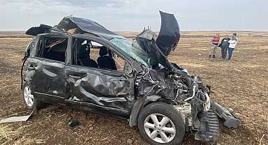 Şanlıurfa'da hafif ticari araç takla attı: 7 yaralı