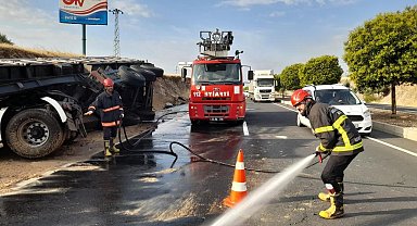 Şanlıurfa'da tır toprağa ok gibi saplandı