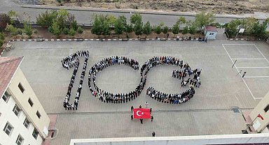 Siverek'te öğrencilerden Cumhuriyetin 100. yılına özel koreografi
