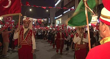 Ümraniye'de Cumhuriyet'in 100. yılı binlerin katıldığı yürüyüşle kutlandı