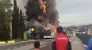 Yalovaspor takımını taşıyan otobüs çıkan yangında küle döndü