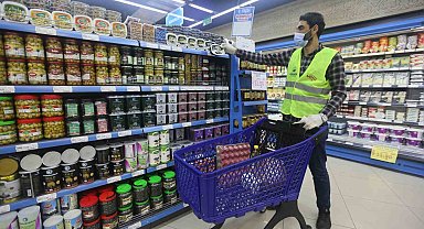 Yaşlılar "Alo" diyor, ekipler yardıma koşuyor
