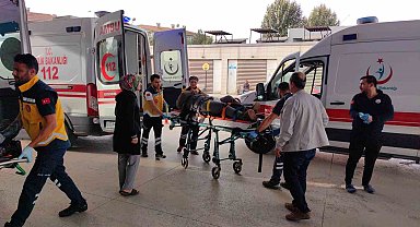 Yolcu dolu minibüs ciple çarpıştı, 11 kişi yaralandı