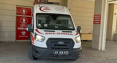 Yolun karşısına geçmeye çalışan çocuğa araba çarptı