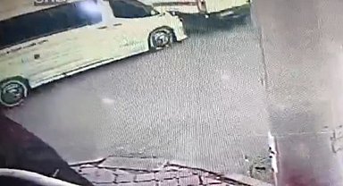 7 kişinin yaralandığı servis aracı kazası kamerada