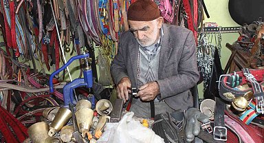 82 yaşındaki saraç mesleğini ilk günkü aşkla sürdürüyor