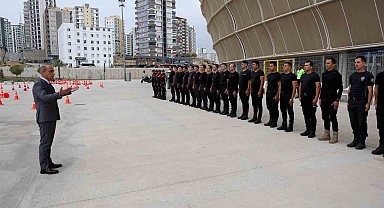 Adana'da yunus polislerinden nefes kesen gösteri