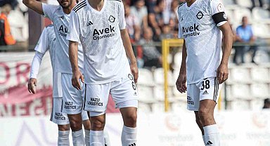 Altay, ligin dibine demir attı