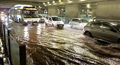 Ankara'da sağanak etkili oldu, yolları su bastı