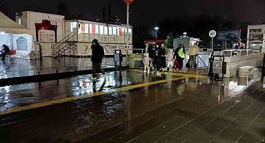 Ankara'da sağanak yağış başladı