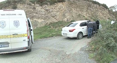 Arnavutköy'de kurşunlanmış otomobil terk edilmiş halde bulundu