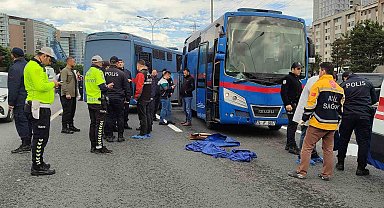 Basın Ekspres Karayolu'nda cezaevi aracı yolun karşısına geçen yayaya çarptı