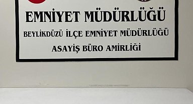 Beylikdüzü'nde bir grup gencin havaya ateş açtığı anlar kamerada