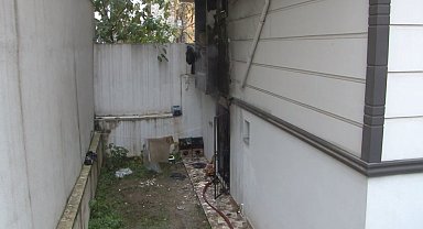 Beylikdüzü'nde ev yangını: 3 kişi mahsur kaldı