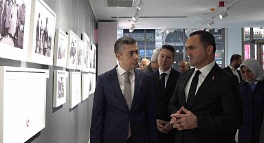 Beyoğlu'nda Atatürk'ün fotoğraflarından oluşan "Efendiler" sergisi açıldı
