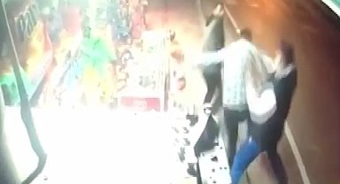 Bıçakla çevreye zarar verdi, gençlerden kaçamadı