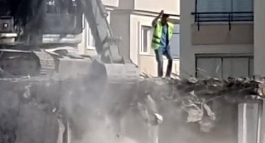 Bina yıkılırken o damda dans etti
